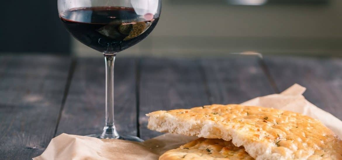 garlic bread with red wine